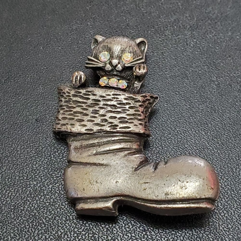 Vintage silver tone cat in a stocking brooch
